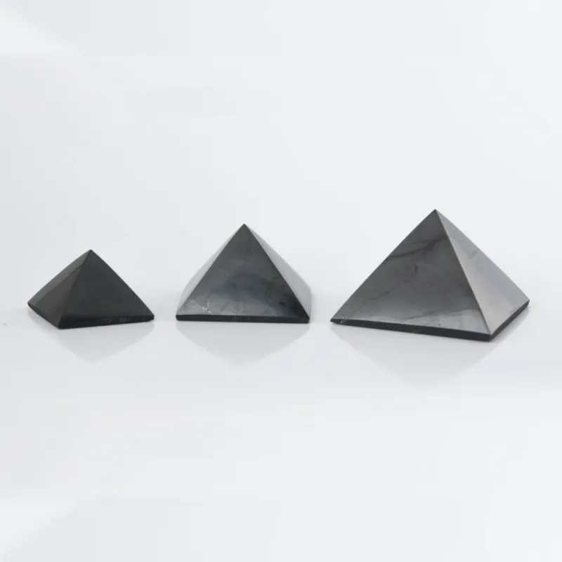 Šungit pyramída 10cm
