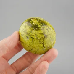 Opál zelený tromlovaný kameň