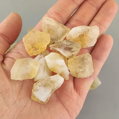 Neopracovaný kameň - citrín 10-15g