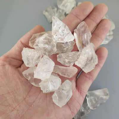 Krištáľ surový neopracovaný kameň 15-20g