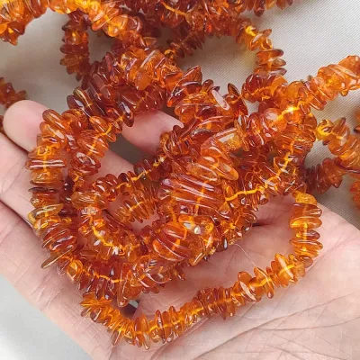 Jantár sekaný náramok na gumičke