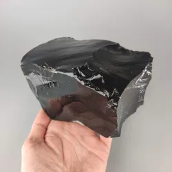 Neopracovaný kameň - čierny obsidián