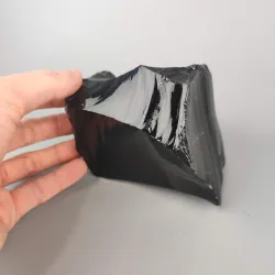 Neopracovaný kameň - čierny obsidián