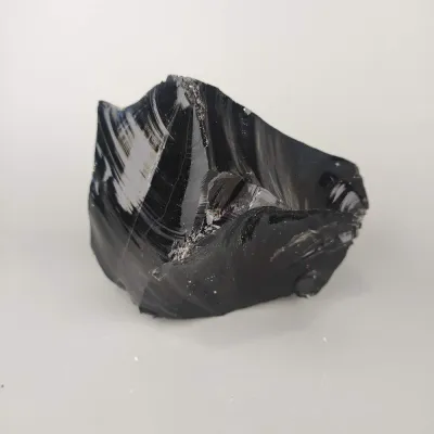 Neopracovaný kameň - čierny obsidián