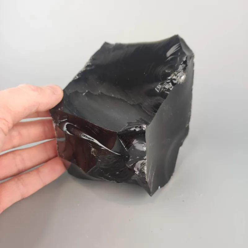 Neopracovaný kameň - čierny obsidián