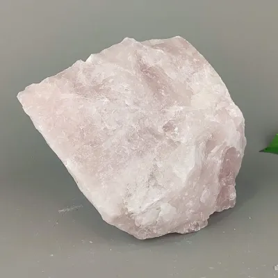 Ruženín surový kameň