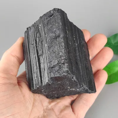 Turmalín skoryl - prírodný neopracovaný kameň