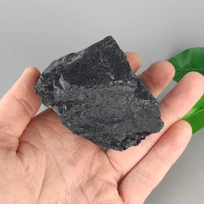 Turmalín skoryl - prírodný neopracovaný kameň