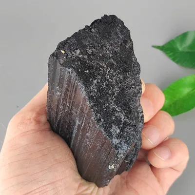 Turmalín skoryl - prírodný neopracovaný kameň