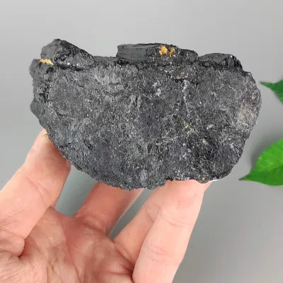 Turmalín skoryl - prírodný neopracovaný kameň