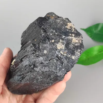 Turmalín skoryl - prírodný neopracovaný kameň